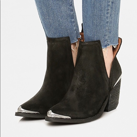Jeffrey Campbell Shoes - NWOT Jeffrey Campbell Black Cromwell Boots 7.5